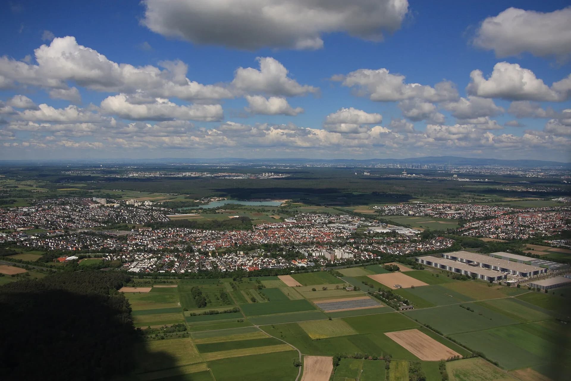 Luftbild von Rodgau mit Blick in die Rhein-Main-Ebene