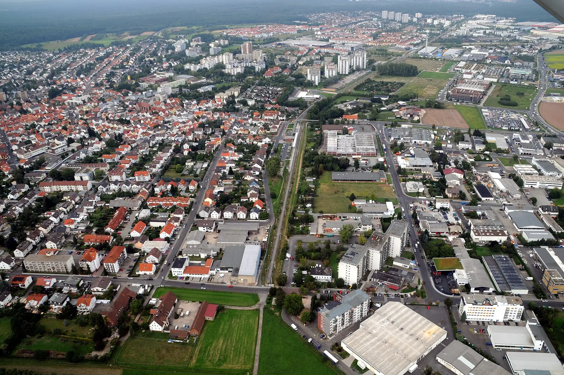 Luftbild von Dietzenbach mit Stadtzentrum