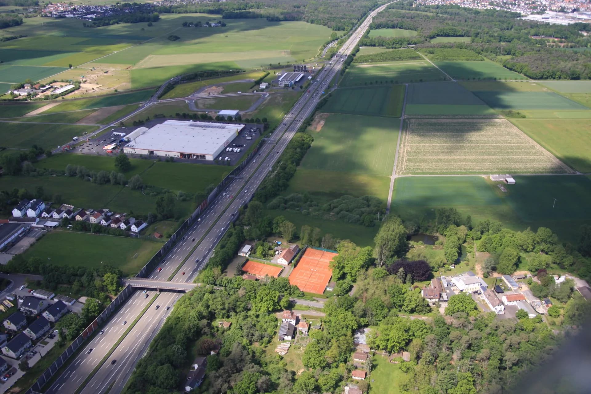 Luftbild Rodgau Weiskirchen mit Autobahn A3