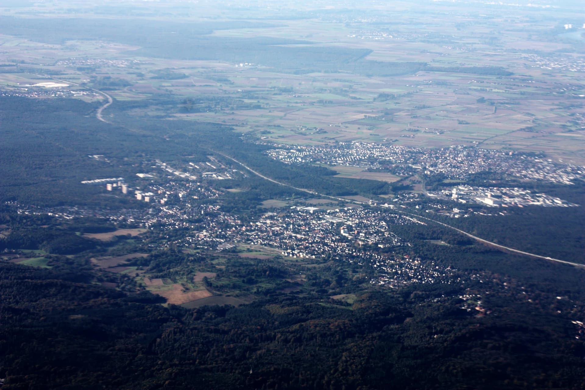 Luftbild von Pfungstadt am Rand des Odenwalds