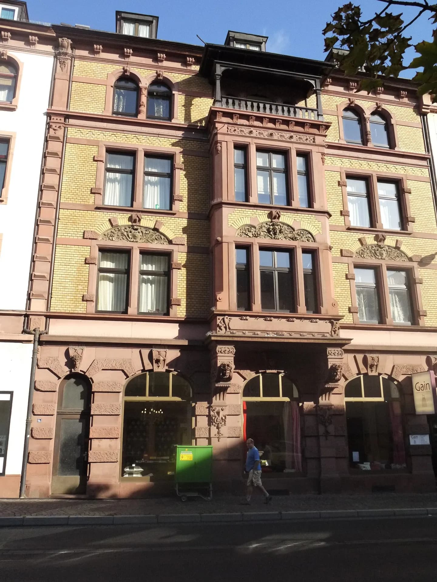 Jugendstil-Geschäftshaus in der Luitpoldstraße in Aschaffenburg