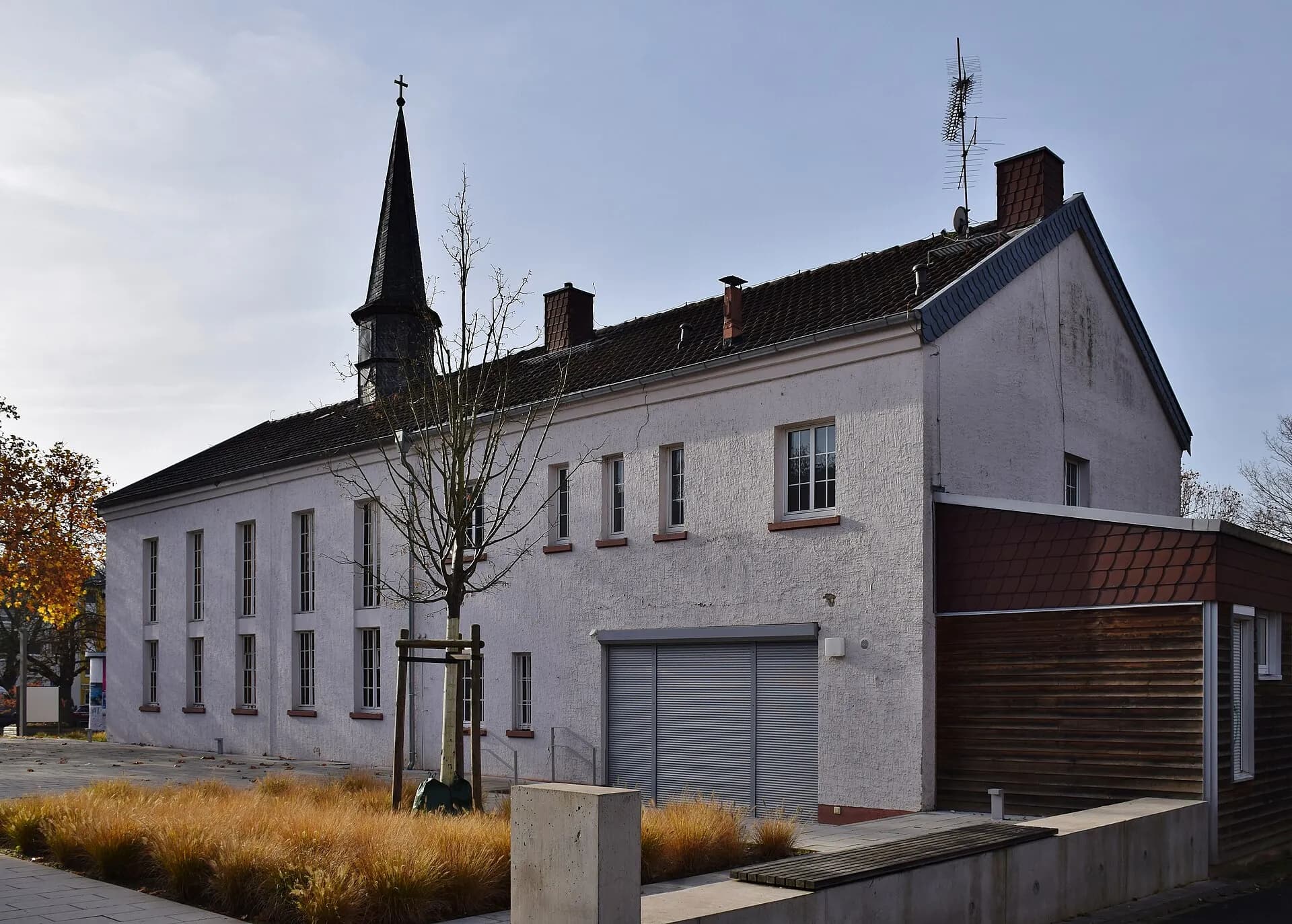 Evangelische Lukaskirche in Offenbach-Tempelsee von Nordwesten