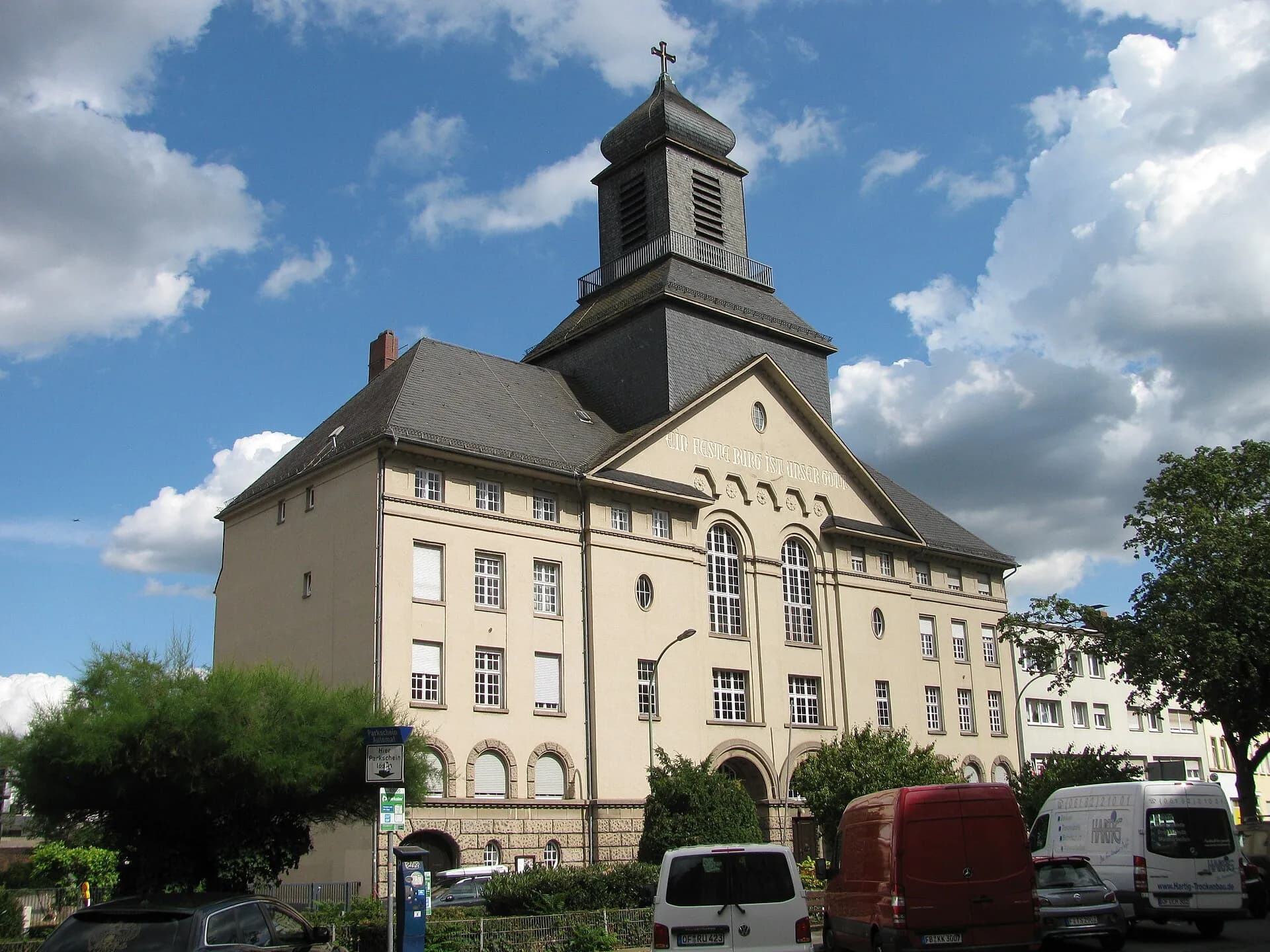 Evangelische Lutherkirche in Offenbach-Lindenfeld