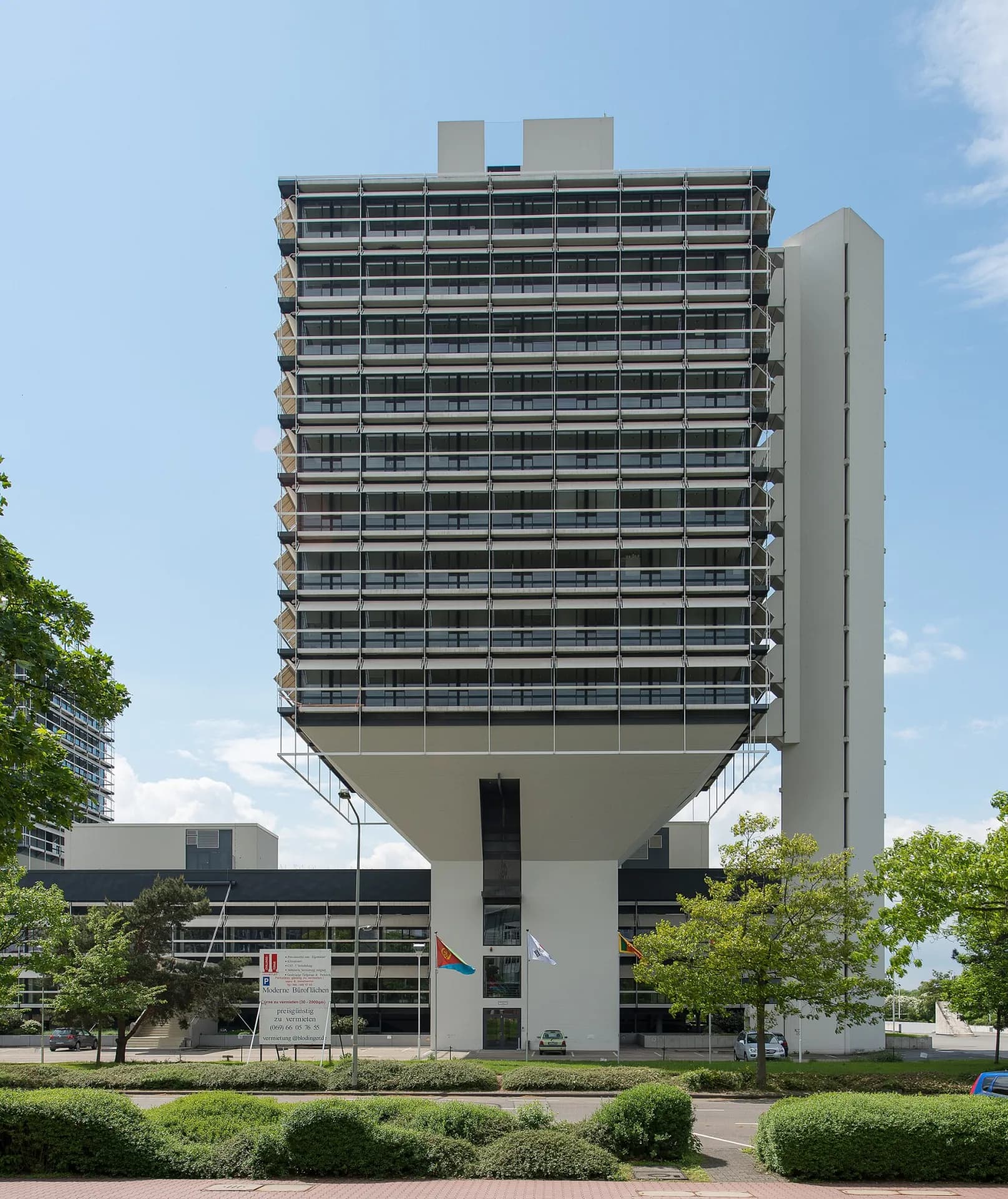 Bürohochhaus an der Lyoner Straße in Frankfurt Niederrad