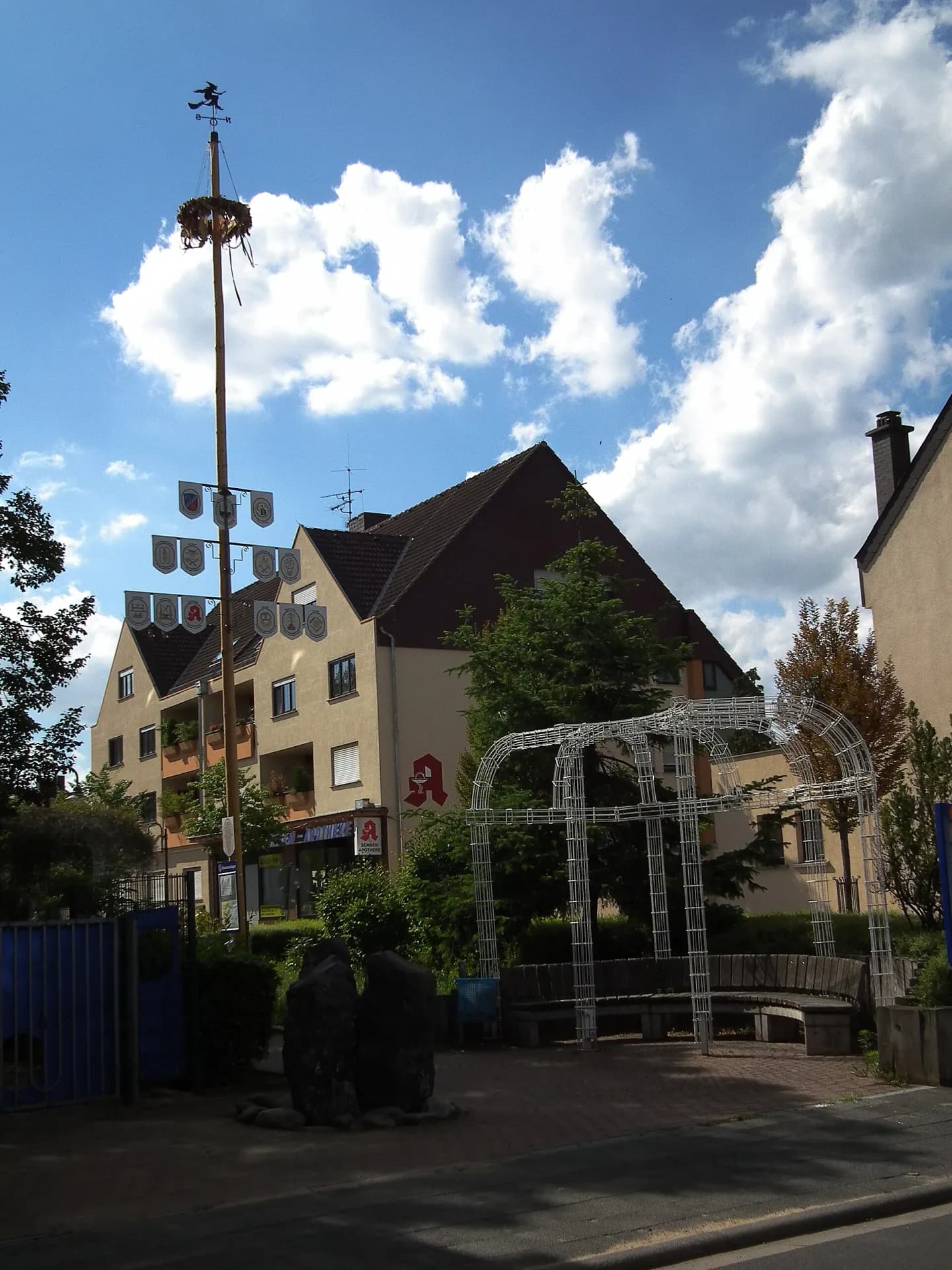 Maibaum in Rodgau-Dudenhofen