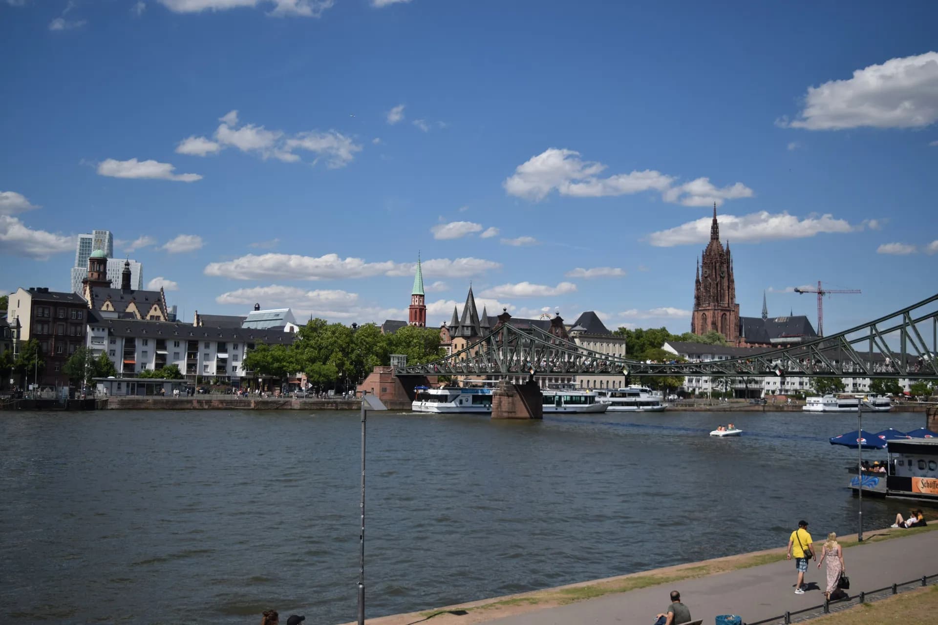 Main mit Silhouette der Frankfurter Altstadt