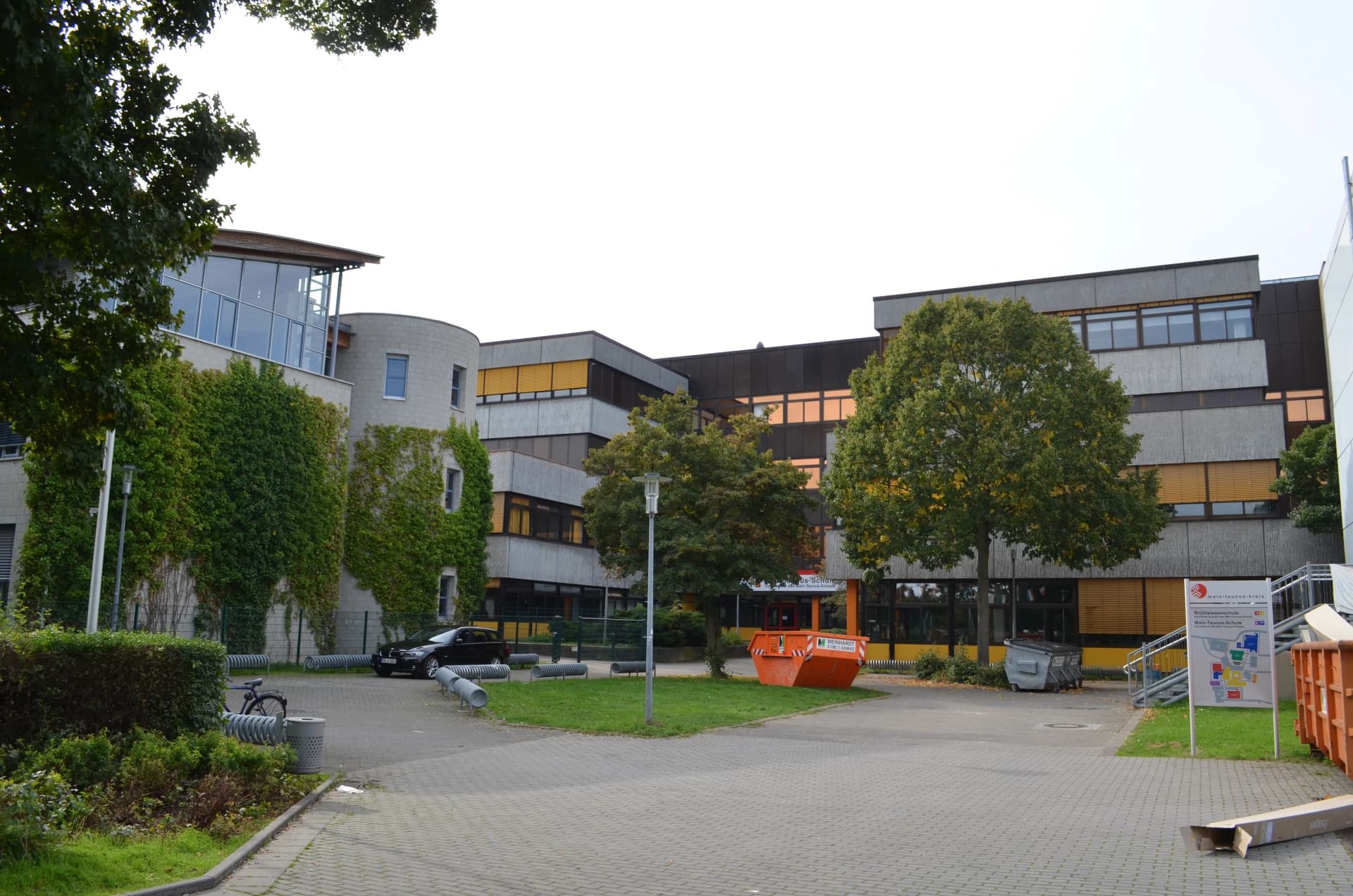 Schulhof der Main-Taunus-Schule in Hofheim am Taunus