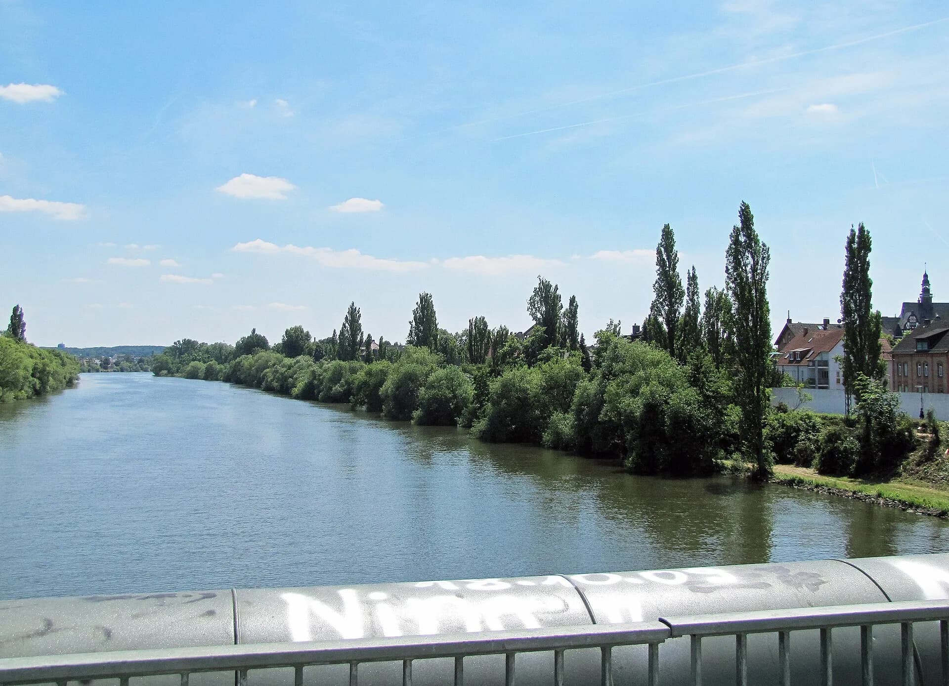 Fechenheimer Mainbogen flussaufwärts in Frankfurt Fechenheim