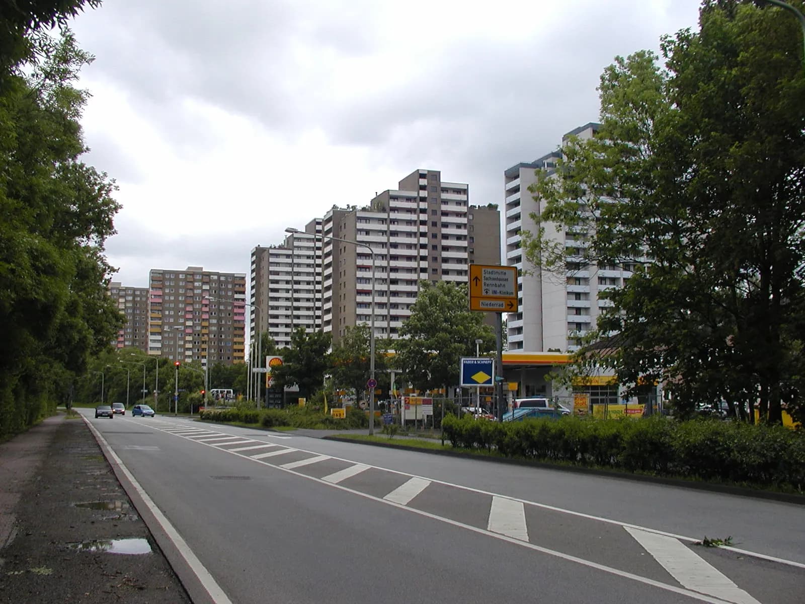 Wohnhochhäuser im Mainfeld in Frankfurt Niederrad