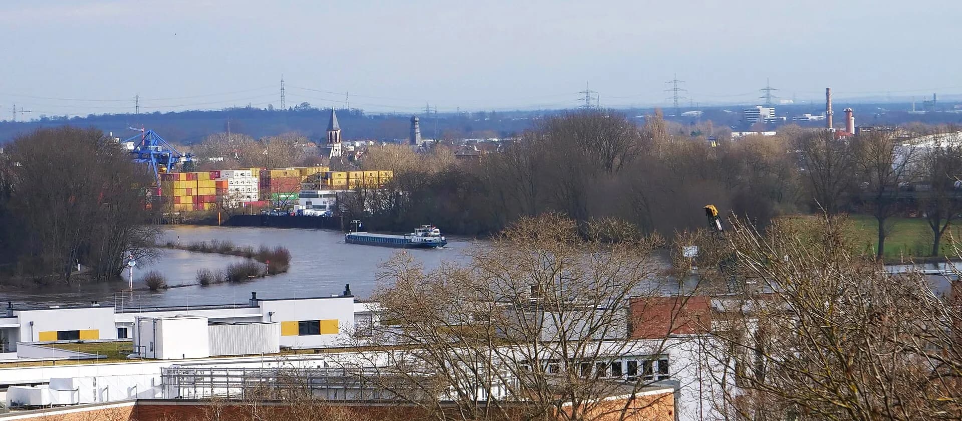 Mündung des Mains in den Rhein bei Gustavsburg