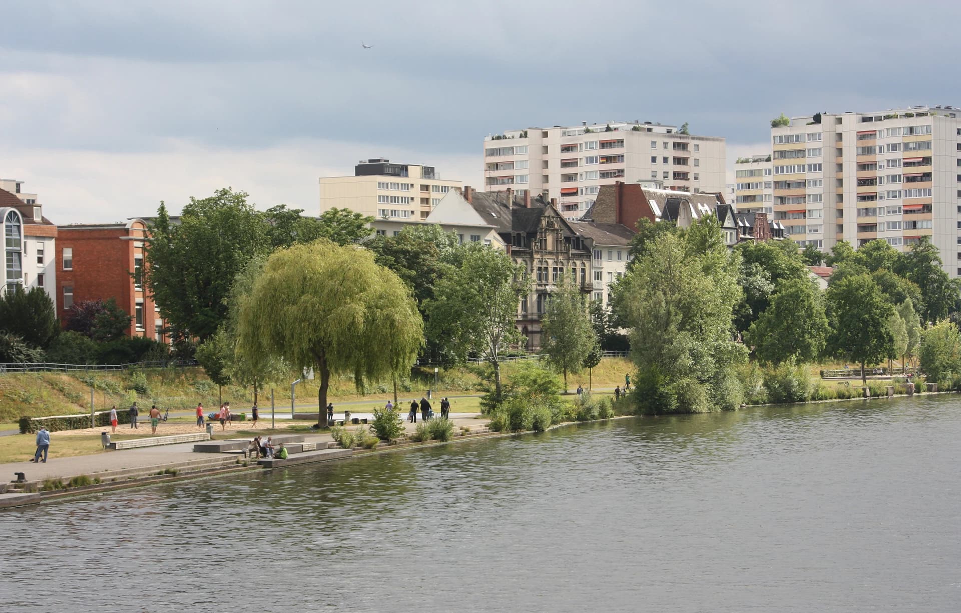 Mainufer an der Mainstraße in Offenbach