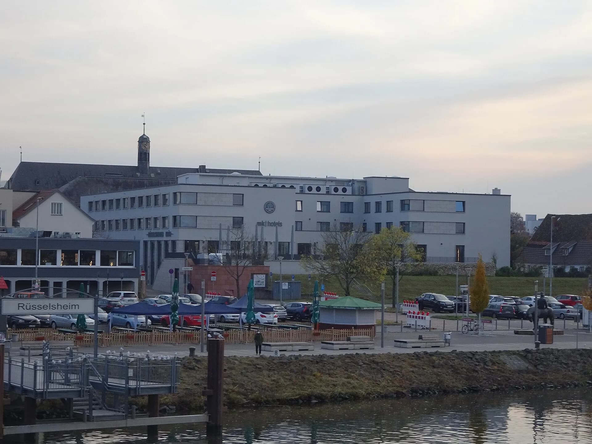 Stadtansicht vom Mainufer in Rüsselsheim