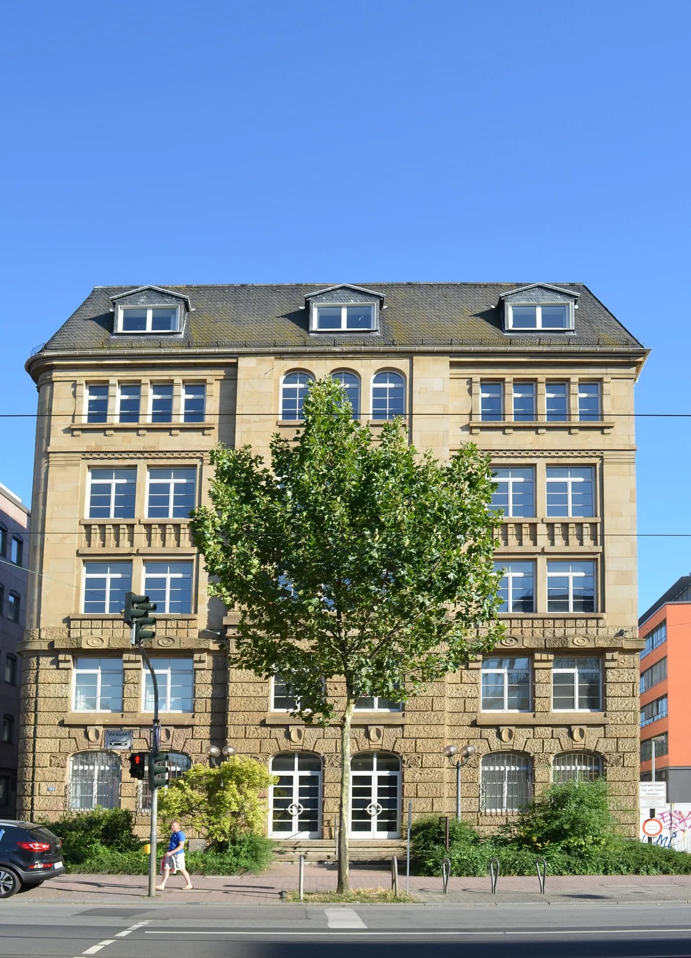 Frontansicht des Hauses Mainzer Landstraße 193 im Frankfurter Gallus