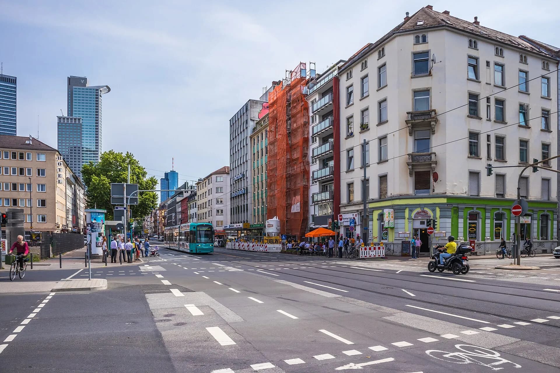 Kreuzung an der Mainzer Landstraße im Frankfurter Gallus