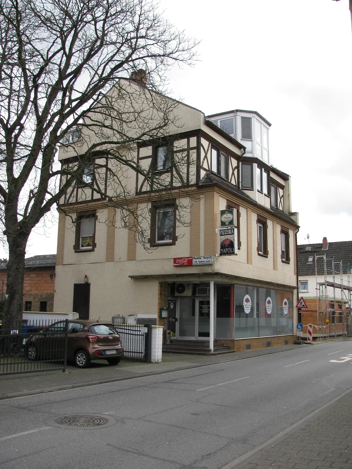 Fachwerk-Eckhaus in der Mainzer Straße in Raunheim