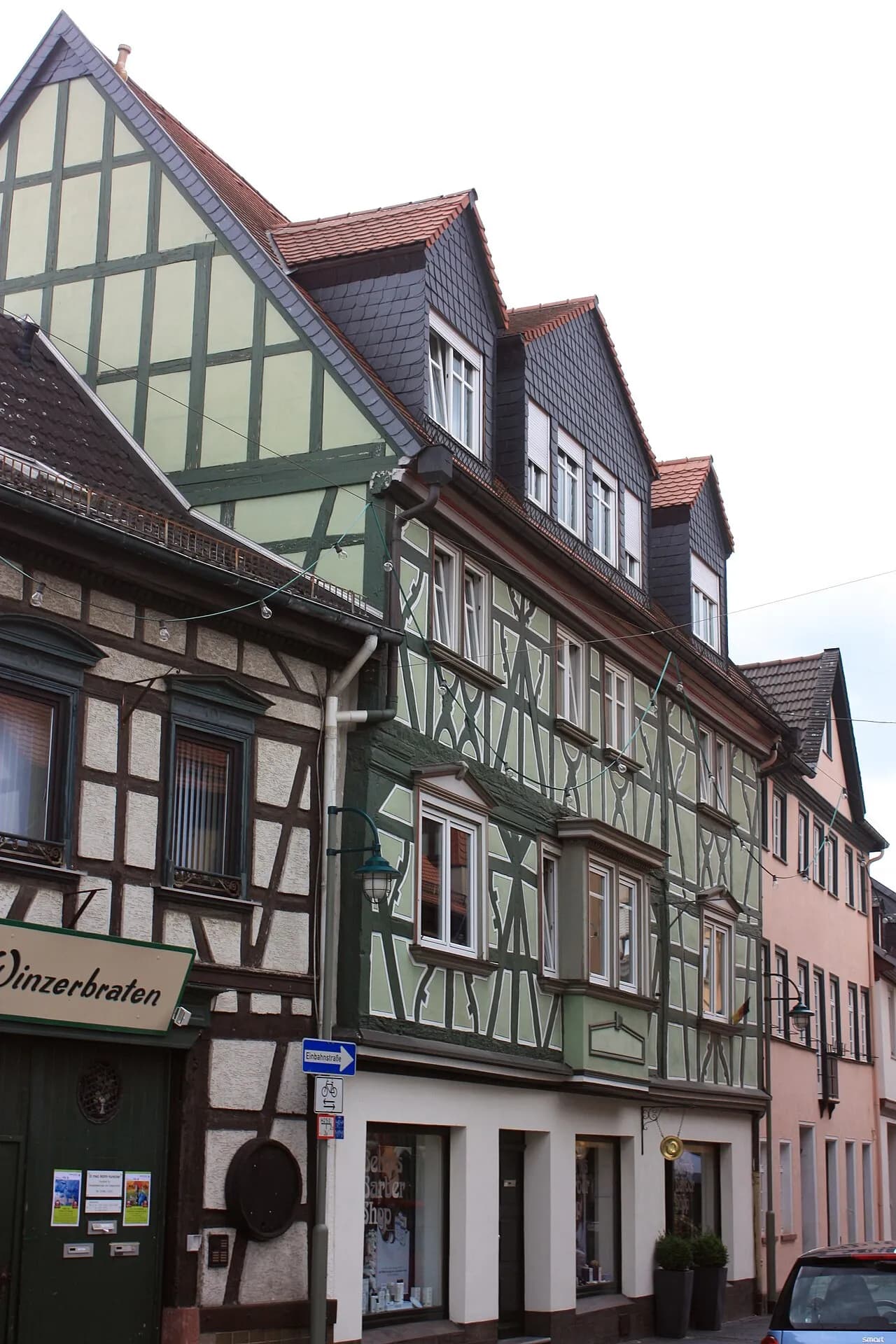 Fachwerkzeile in der Mainzer Straße 4 in Hochheim am Main