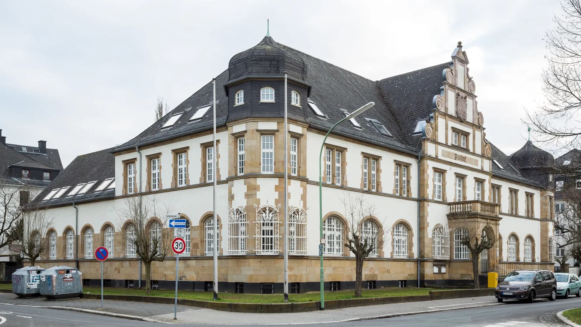 Historisches Eckgebäude Mainzer-Tor-Anlage 8 in Friedberg (Hessen)
