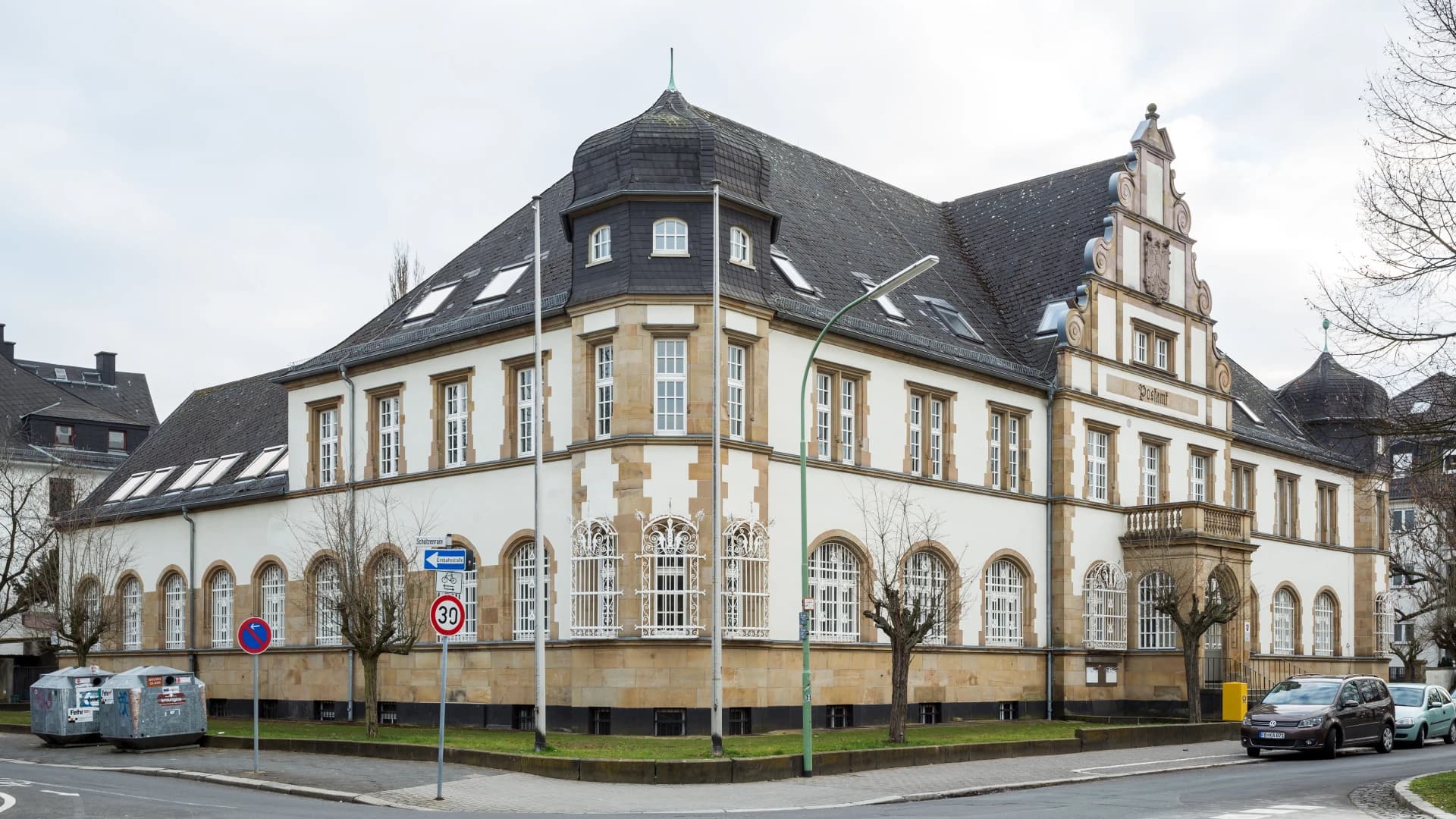 Historisches Eckgebäude Mainzer-Tor-Anlage 8 in Friedberg (Hessen)