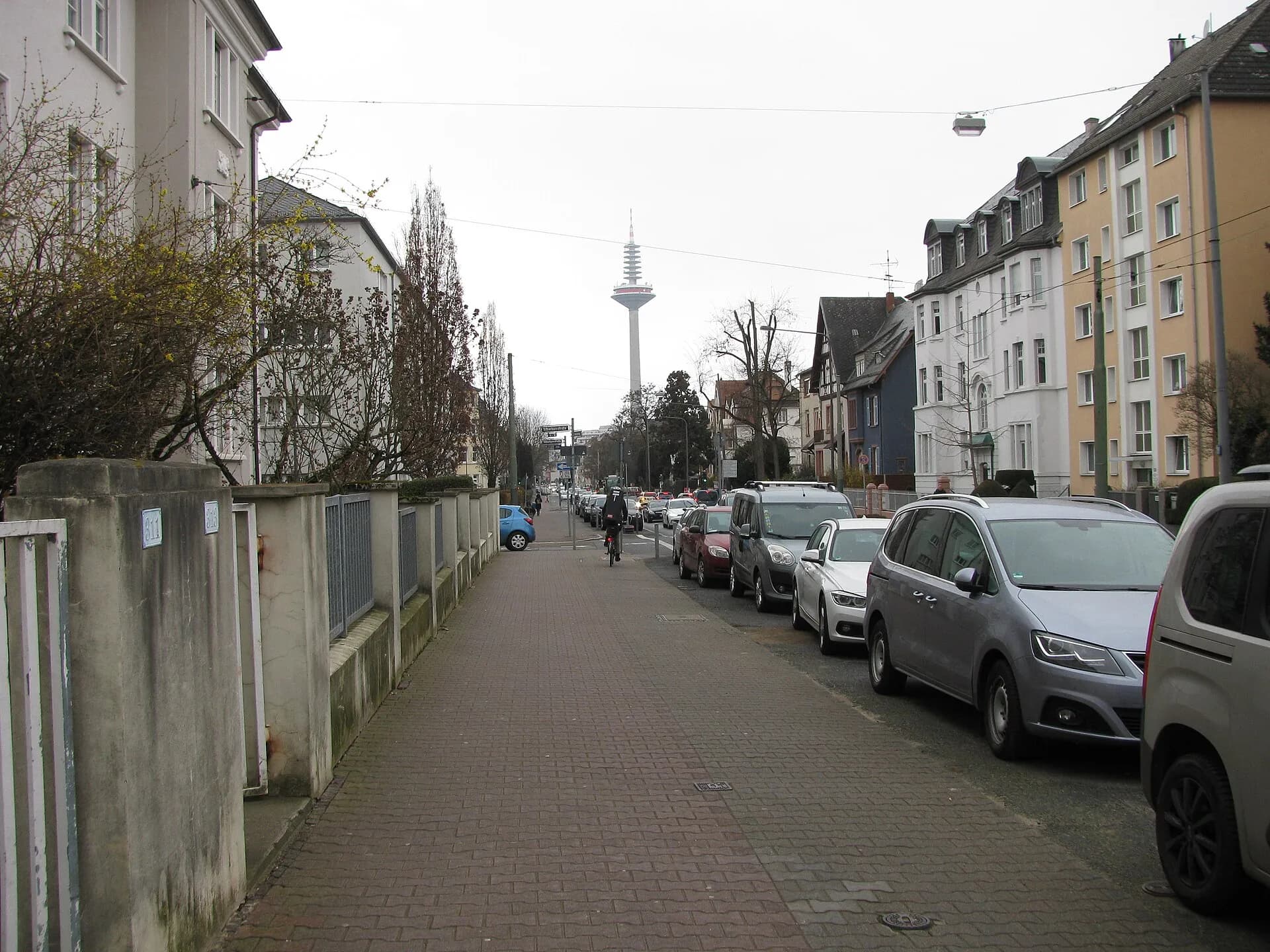 Straßenzug am Marbachweg in Frankfurt Dornbusch
