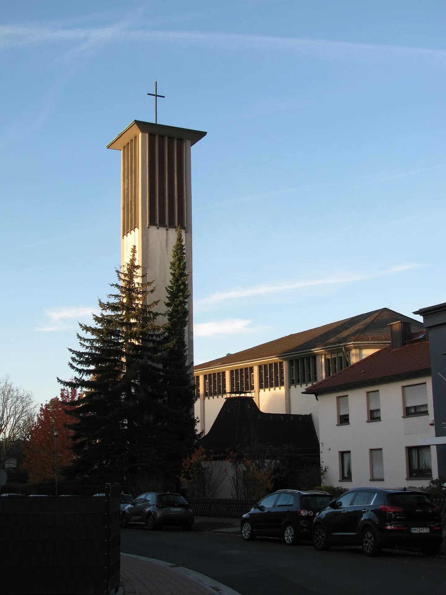 Glockenturm der Kirche Maria Königin in Maintal-Dörnigheim