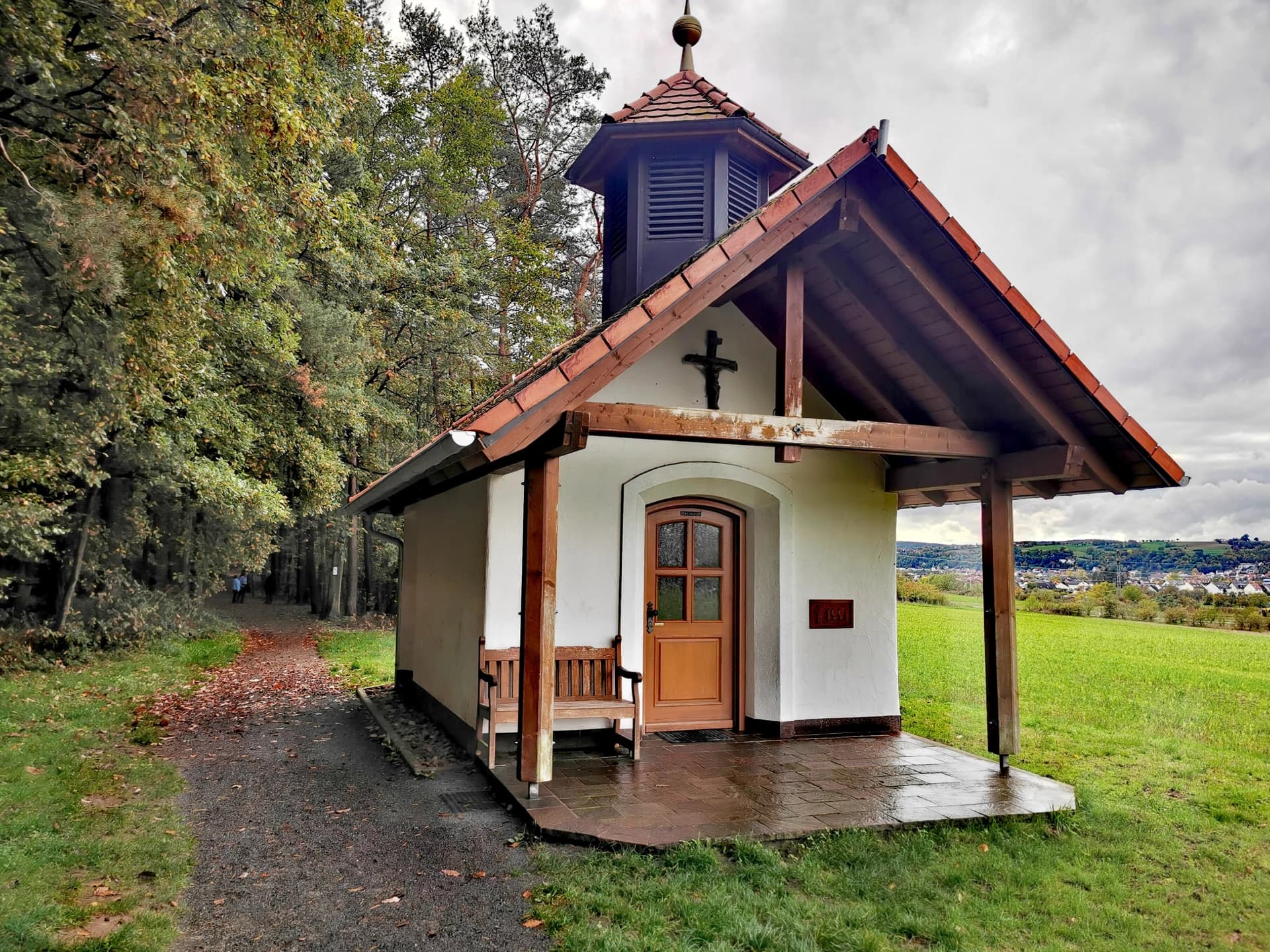 Marienkapelle am Waldrand nordöstlich von Elsenfeld
