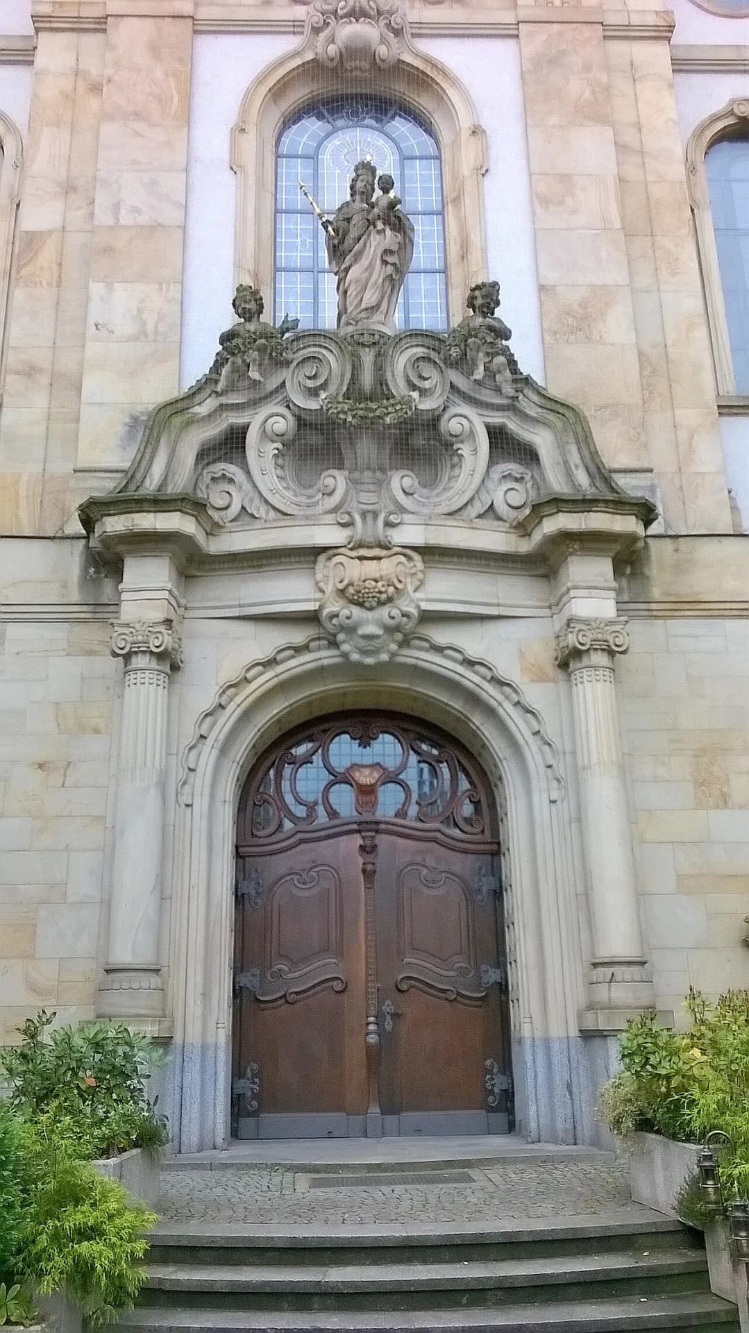 Hauptportal der St. Marienkirche in Offenbach