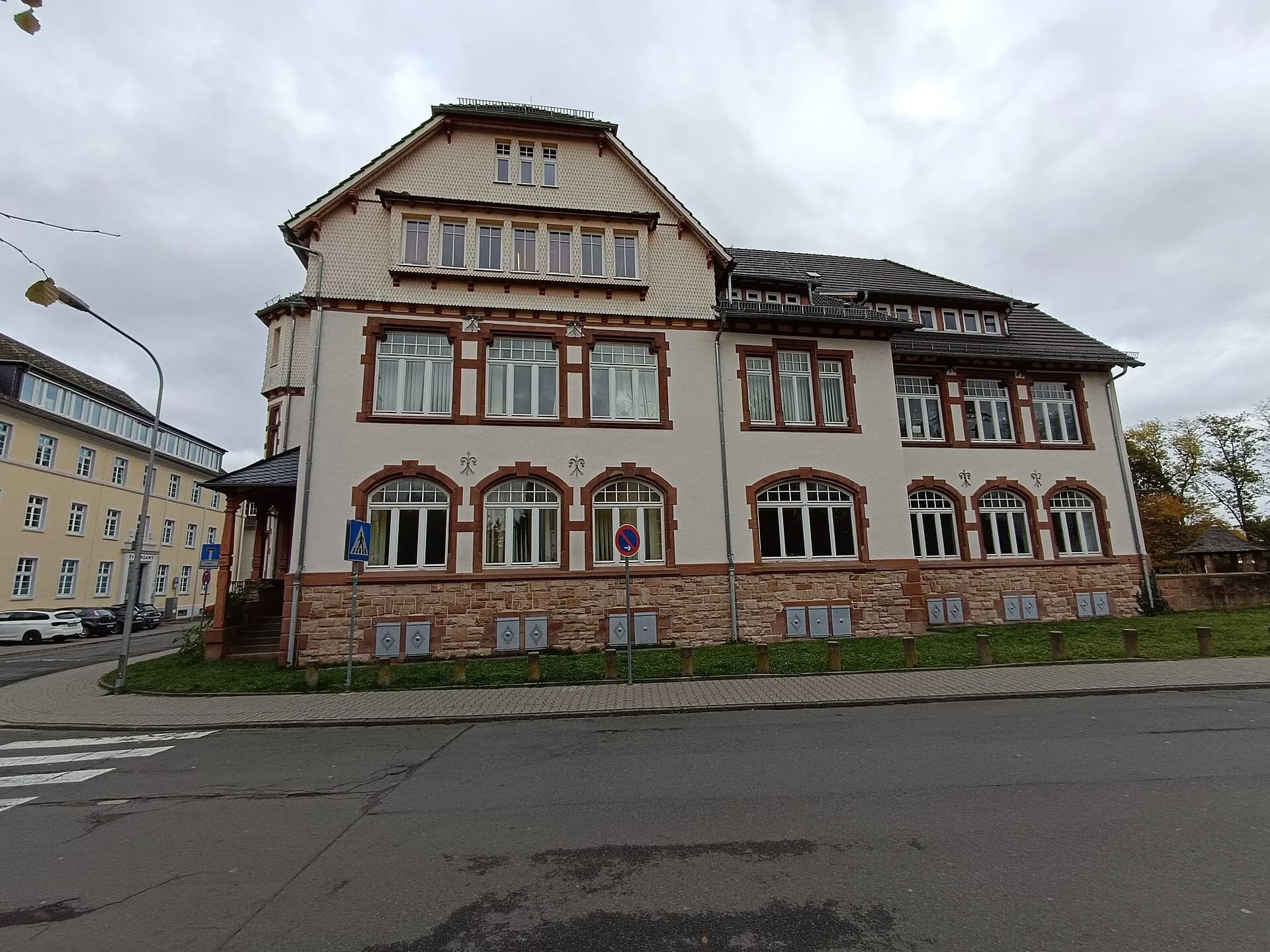 Marienschule von der Ecke in Dieburg