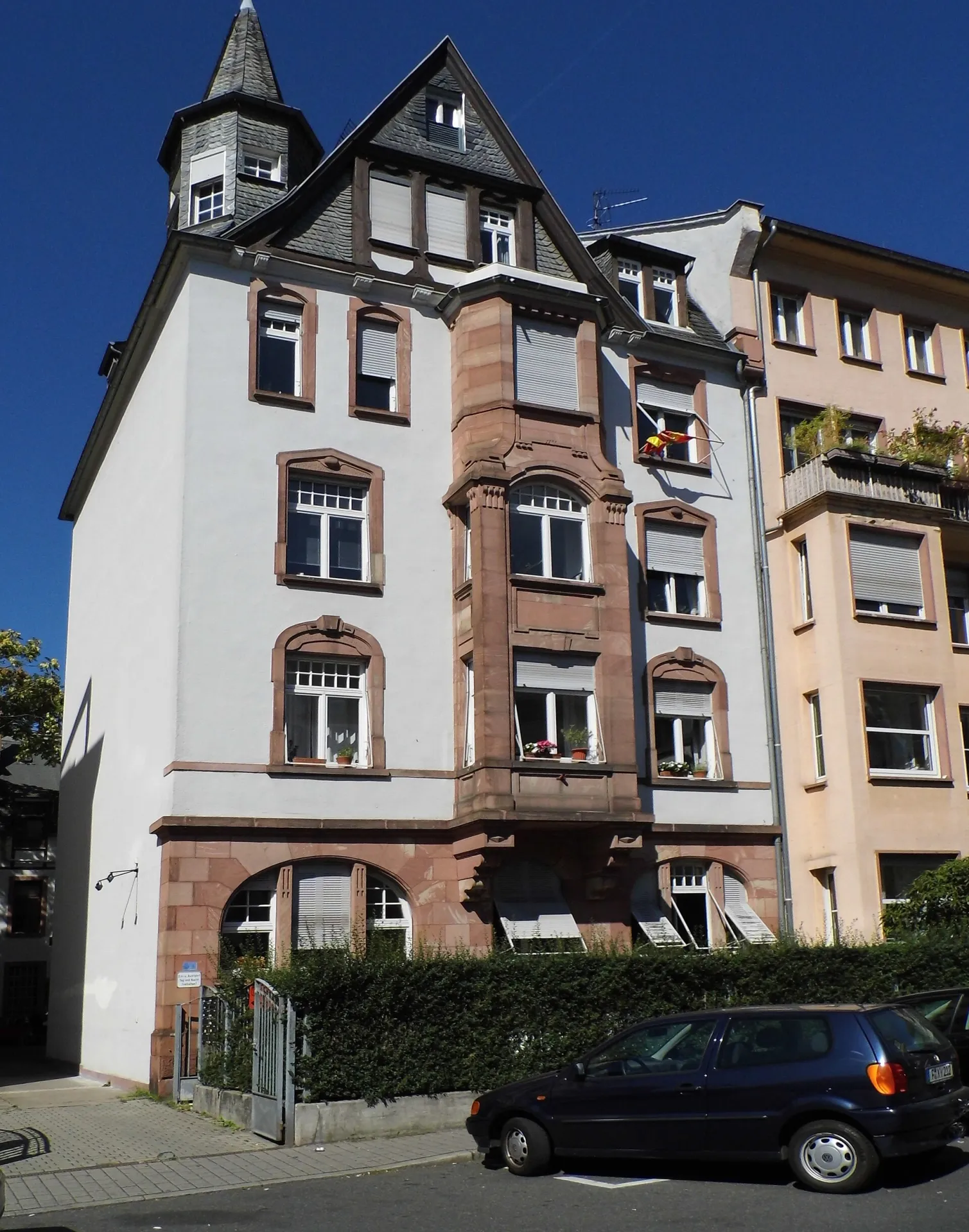 Eckhaus mit Türmchen in der Markgrafenstraße in Frankfurt Bockenheim