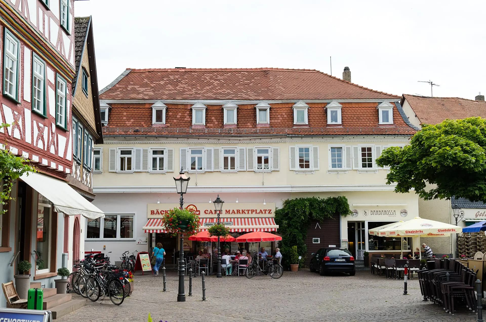 Marktplatz 11 und 12 mit Café in Seligenstadt