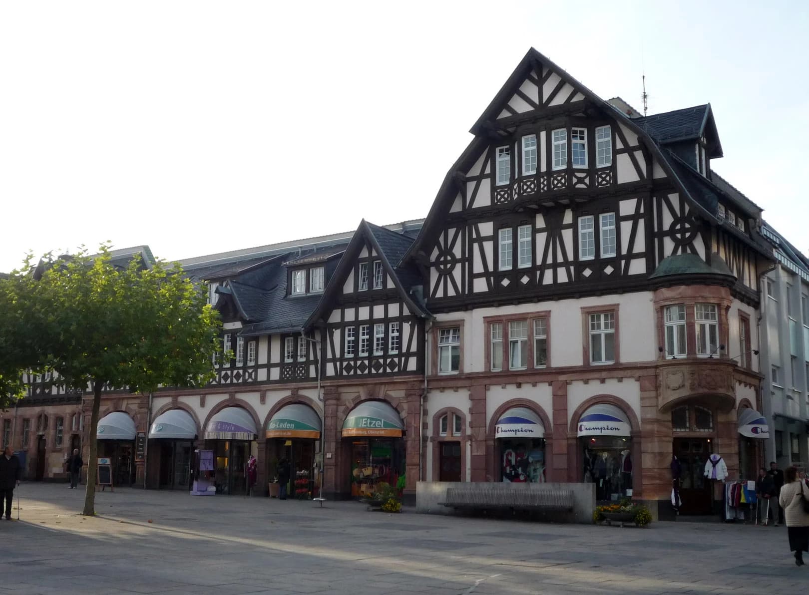 Fachwerkhäuser mit Arkaden am Marktplatz in Bad Homburg