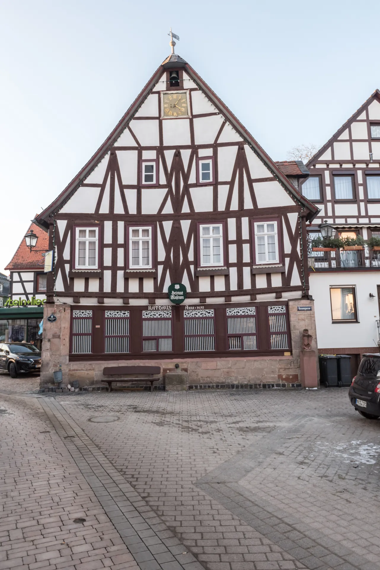 Altes Rathaus mit Marktplatz in Wächtersbach
