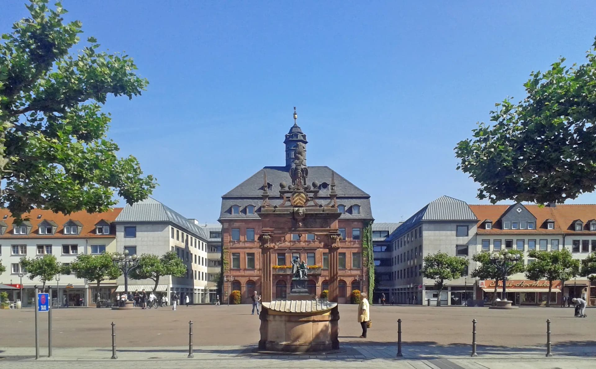 Marktplatz mit Neustädter Rathaus in Hanau