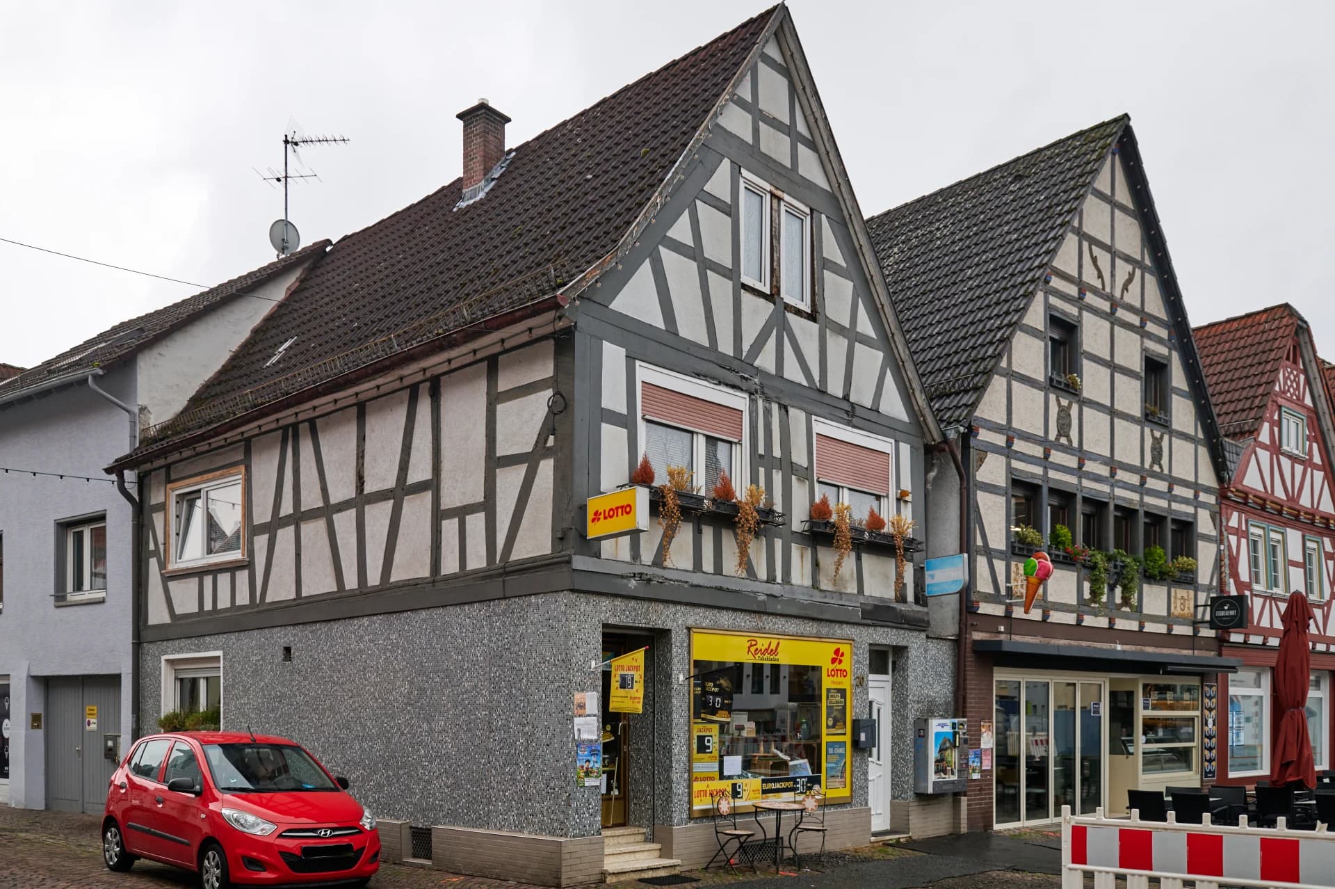 Fachwerkzeile am Marktplatz in Nidderau-Windecken
