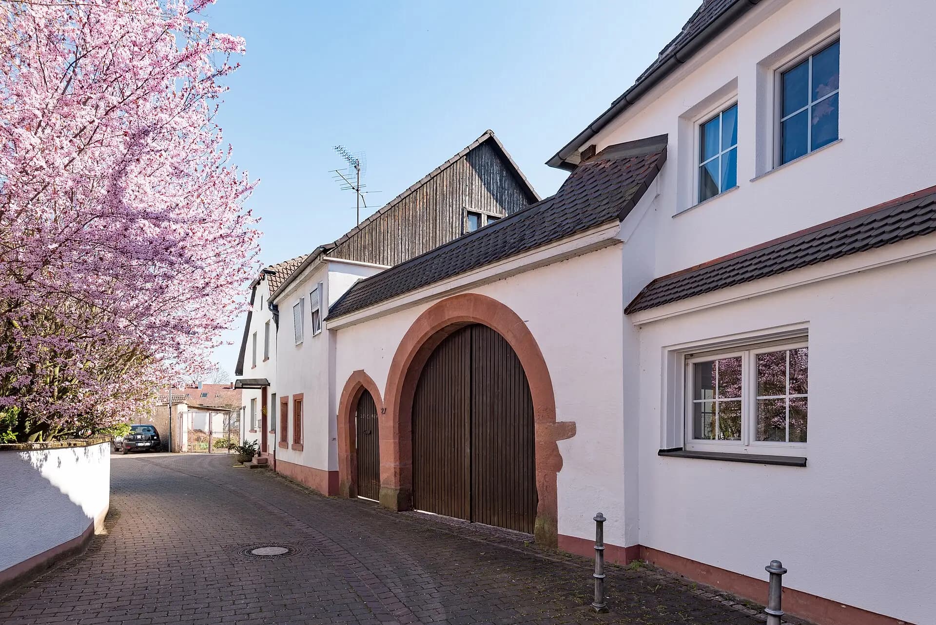 Marktstraße im Frühling in Kleinwallstadt