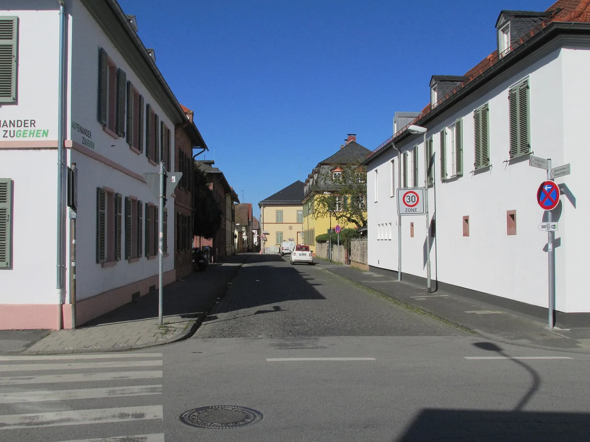 Straßenzug der Marstallstraße in Offenbach-Rumpenheim