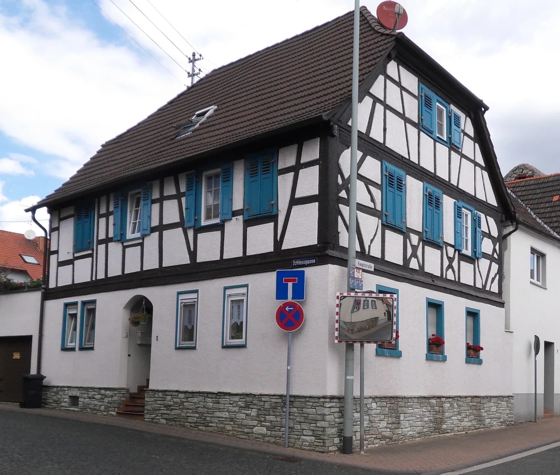 Altes Rathaus im Stadtteil Massenheim in Hochheim am Main