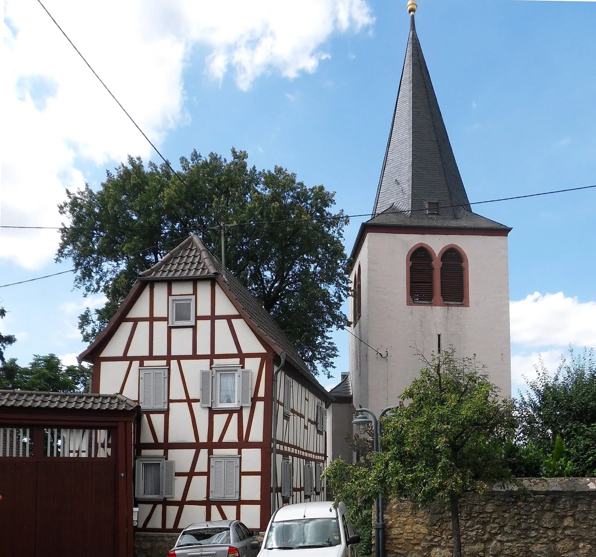 Evangelische Kirche im Stadtteil Massenheim in Hochheim am Main
