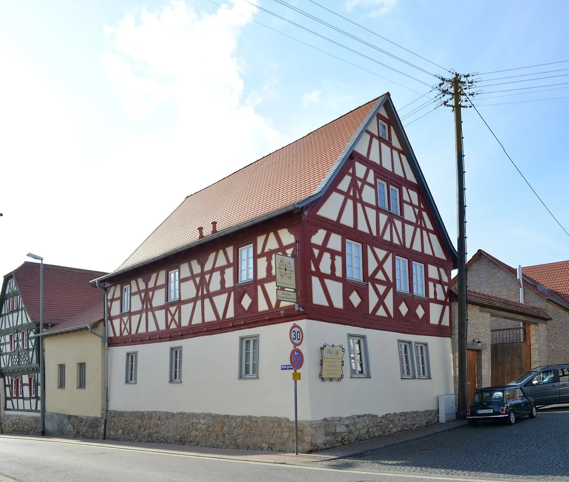 Fachwerkhaus in der Schloßgasse 2 im Stadtteil Massenheim in Hochheim am Main