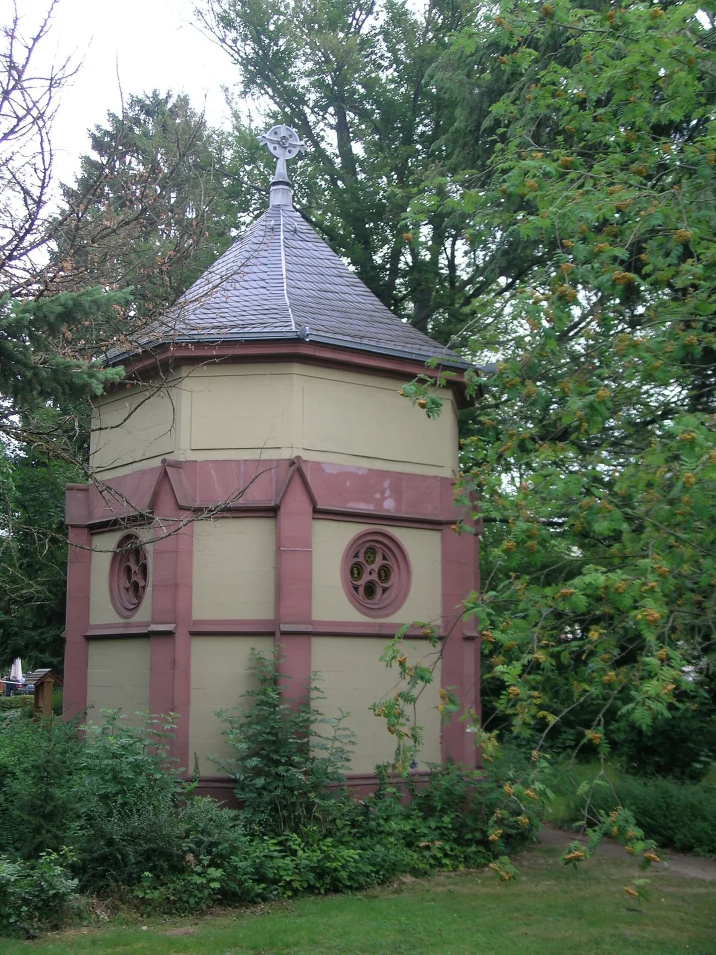 Mausoleum an der Miltenberger Straße in Kleinwallstadt