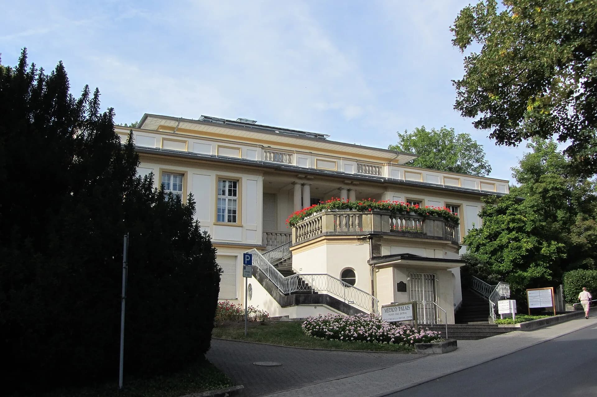 Terrassenseite des Medico-Palais in Bad Soden am Taunus