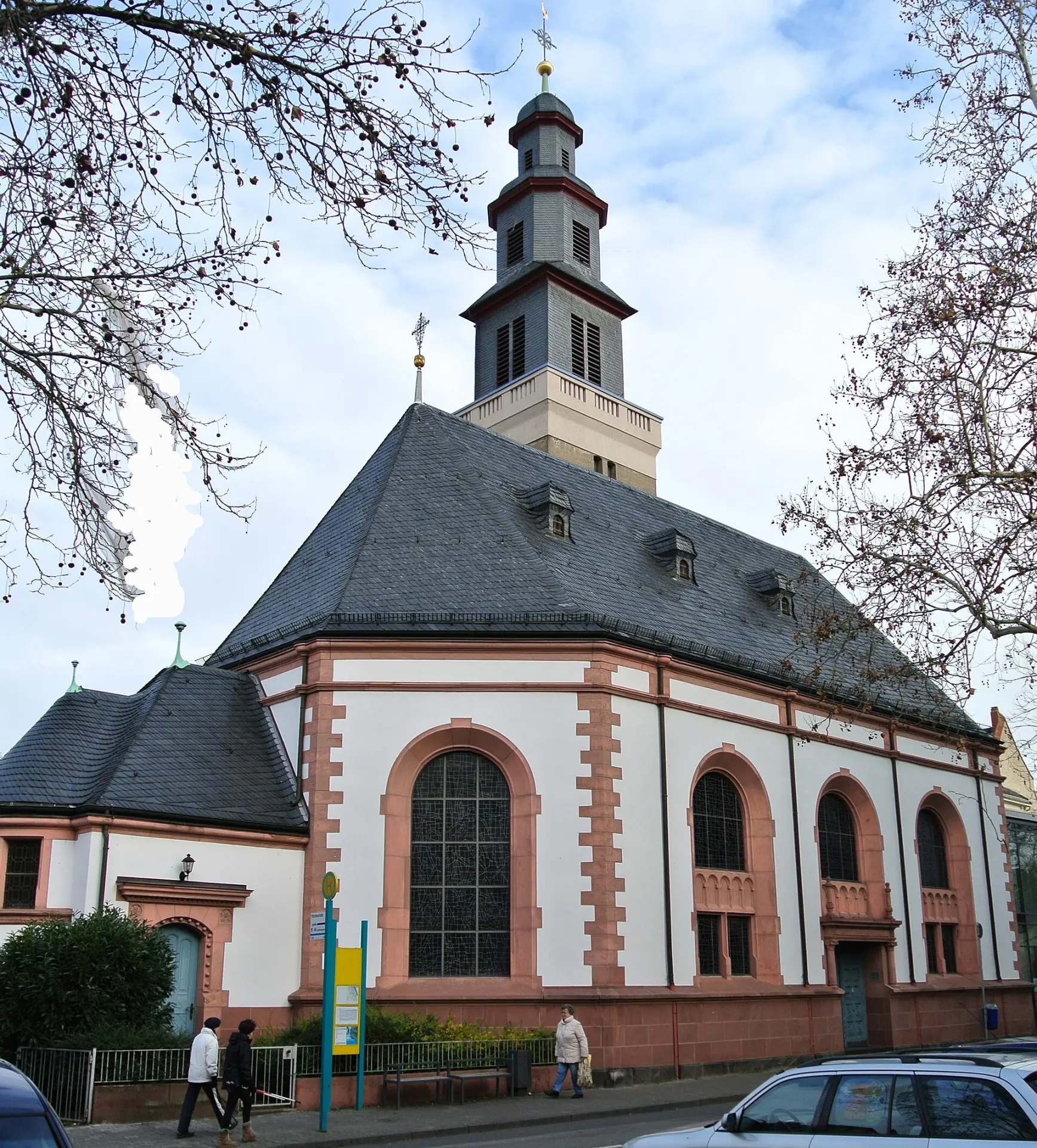 Melanchthonkirche von Westen in Frankfurt Fechenheim