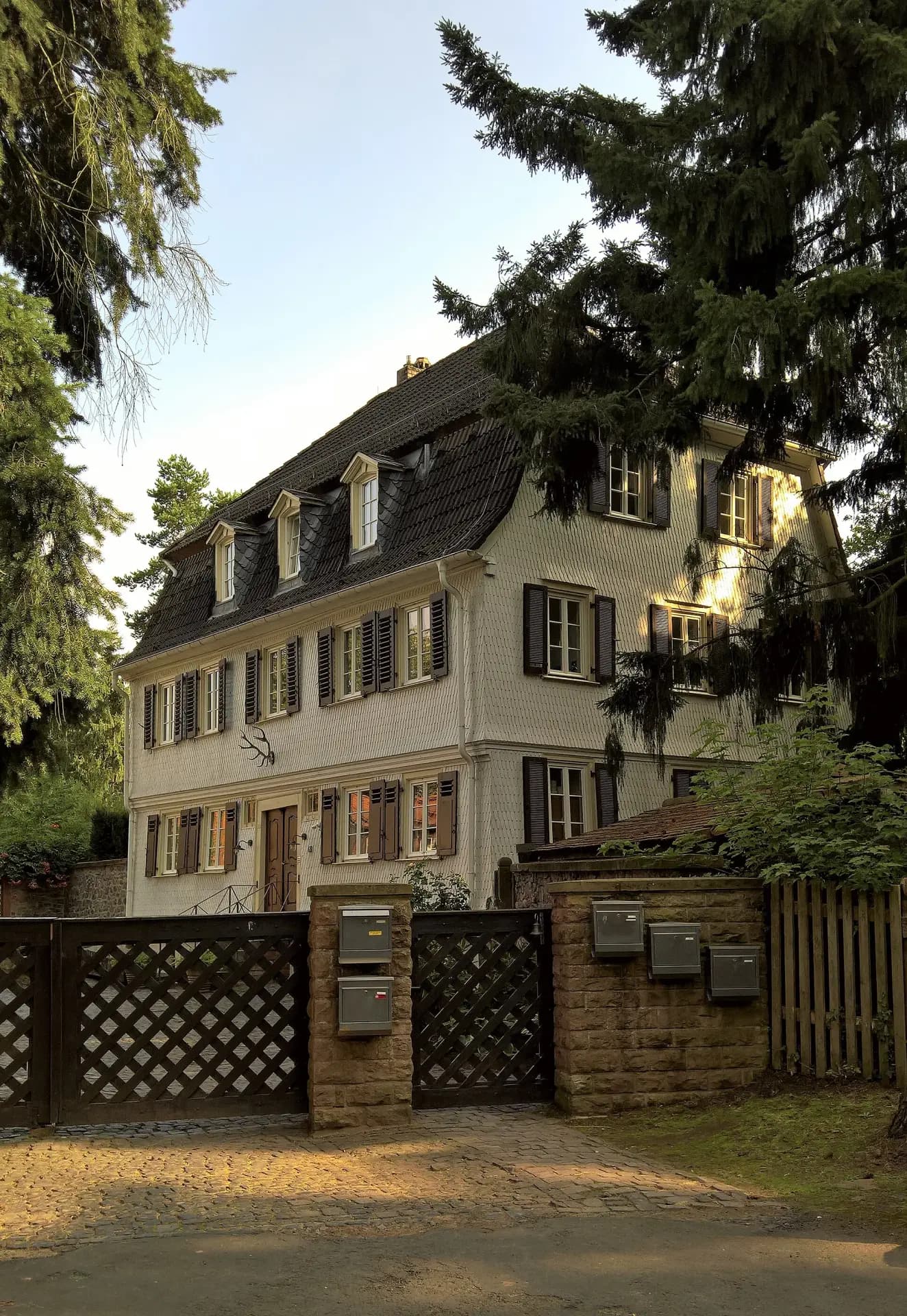 Messeler Forsthaus an der Darmstädter Straße