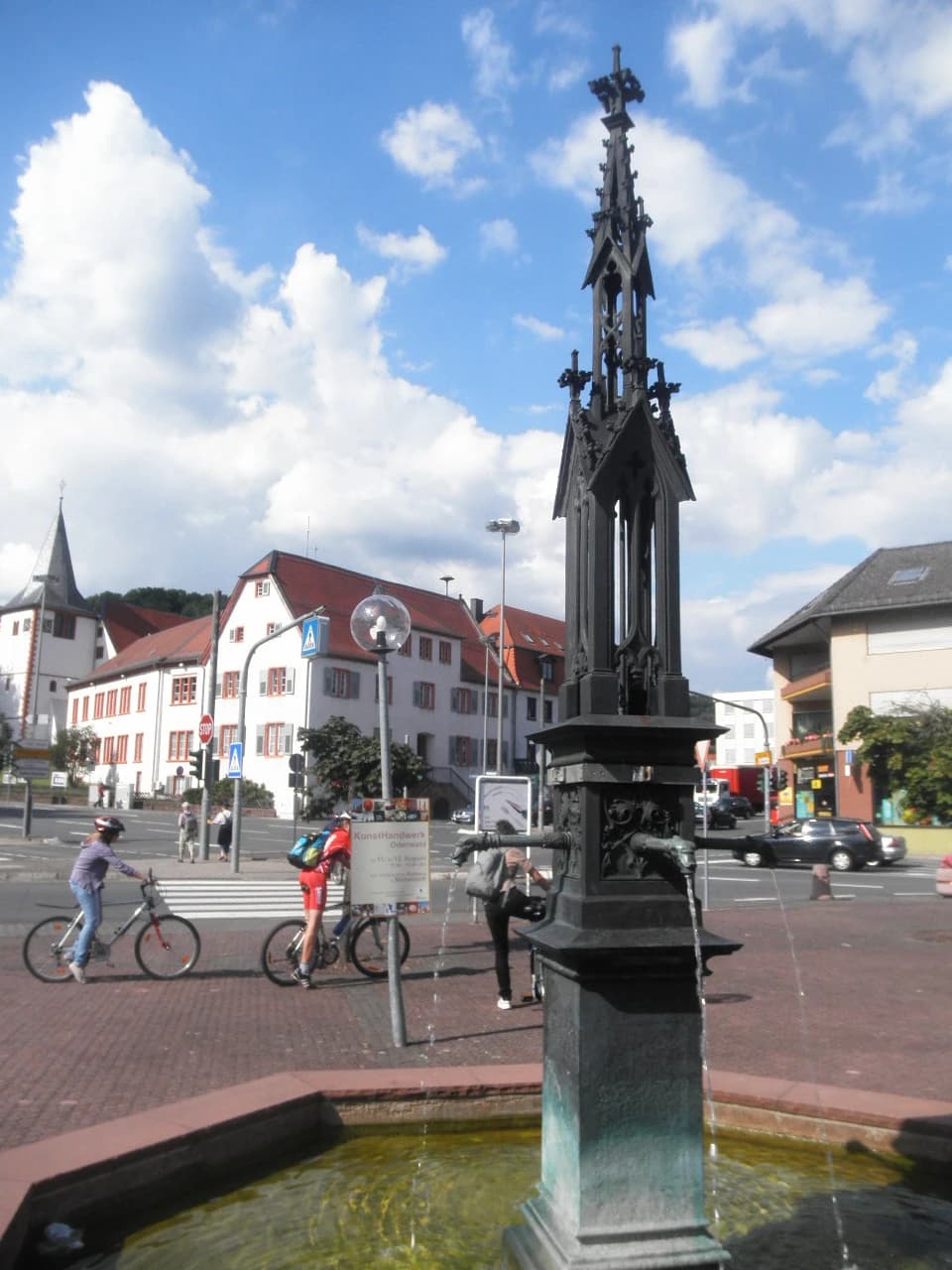 Brunnen am Montmelianer Platz in Höchst im Odenwald
