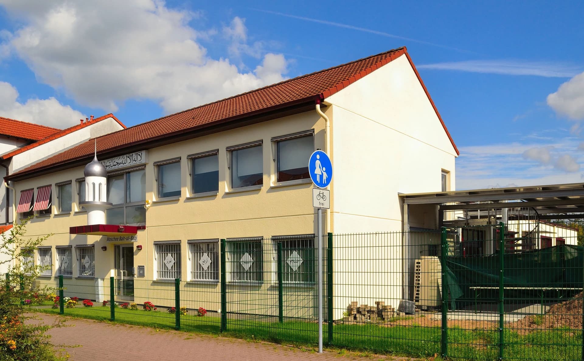 Moschee Bait-ul-Baqi in Dietzenbach