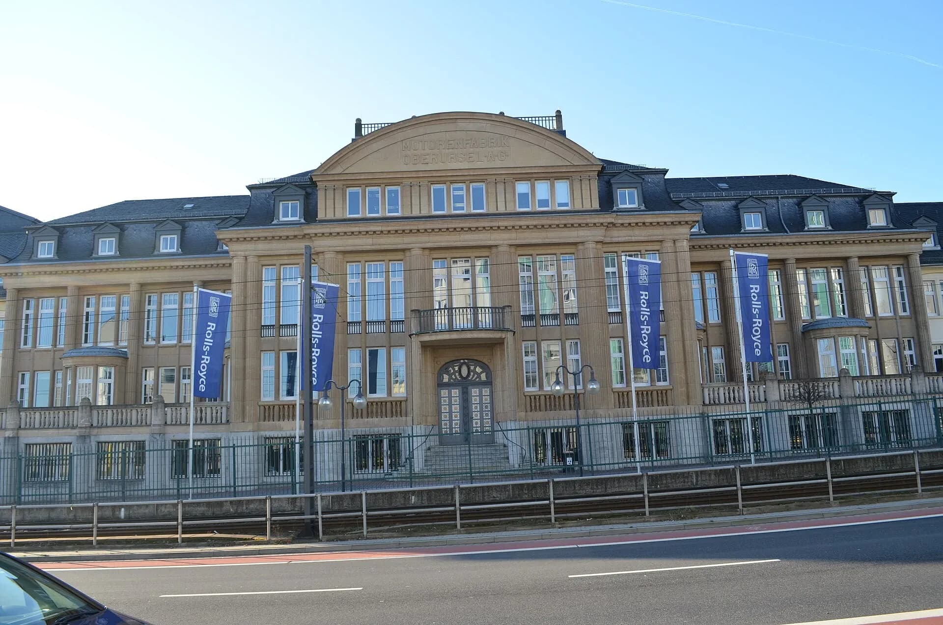 Hauptgebäude der Motorenfabrik in Oberursel (Taunus)