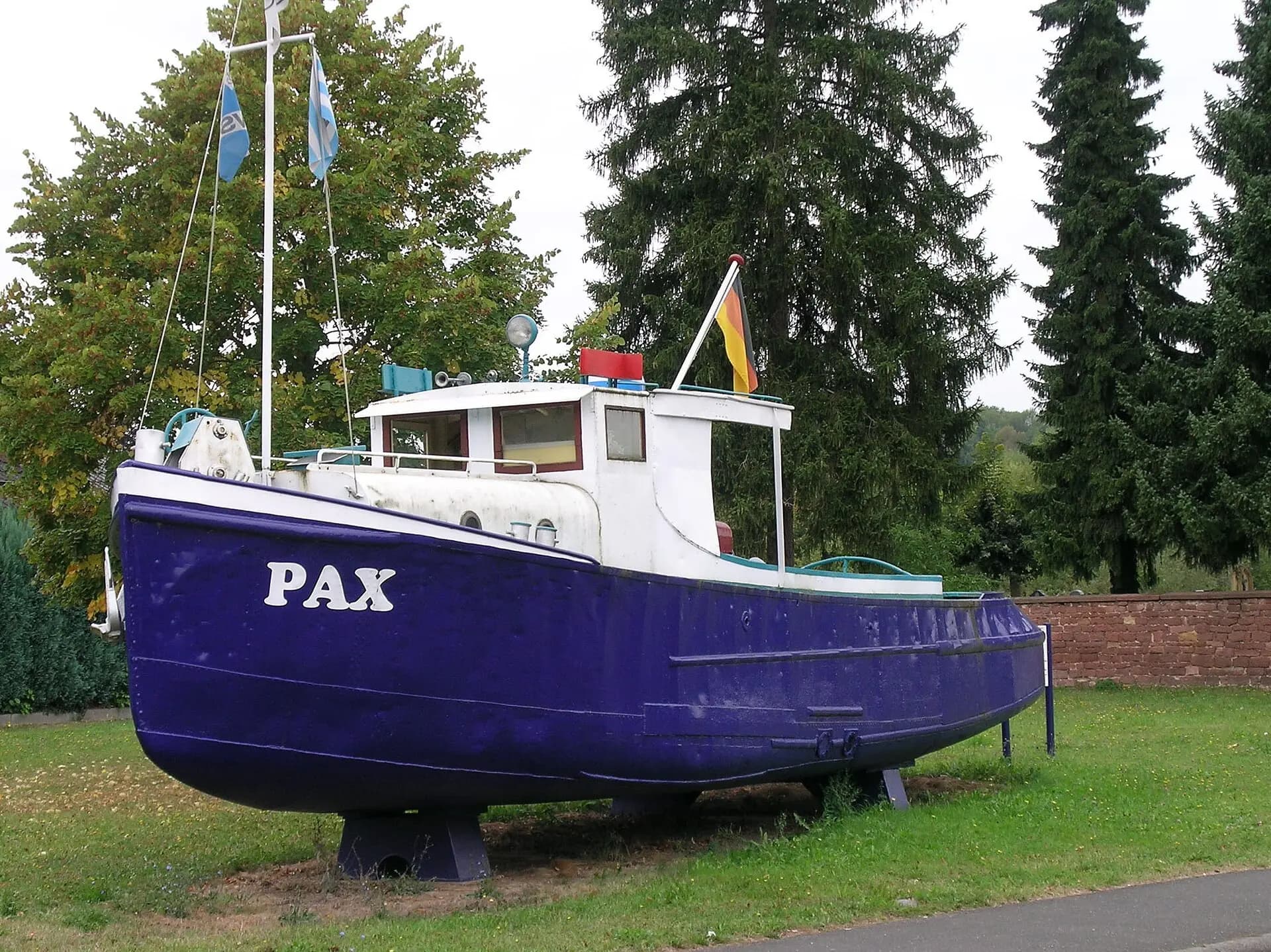 Museumsschlepper PAX an Land in Wörth am Main