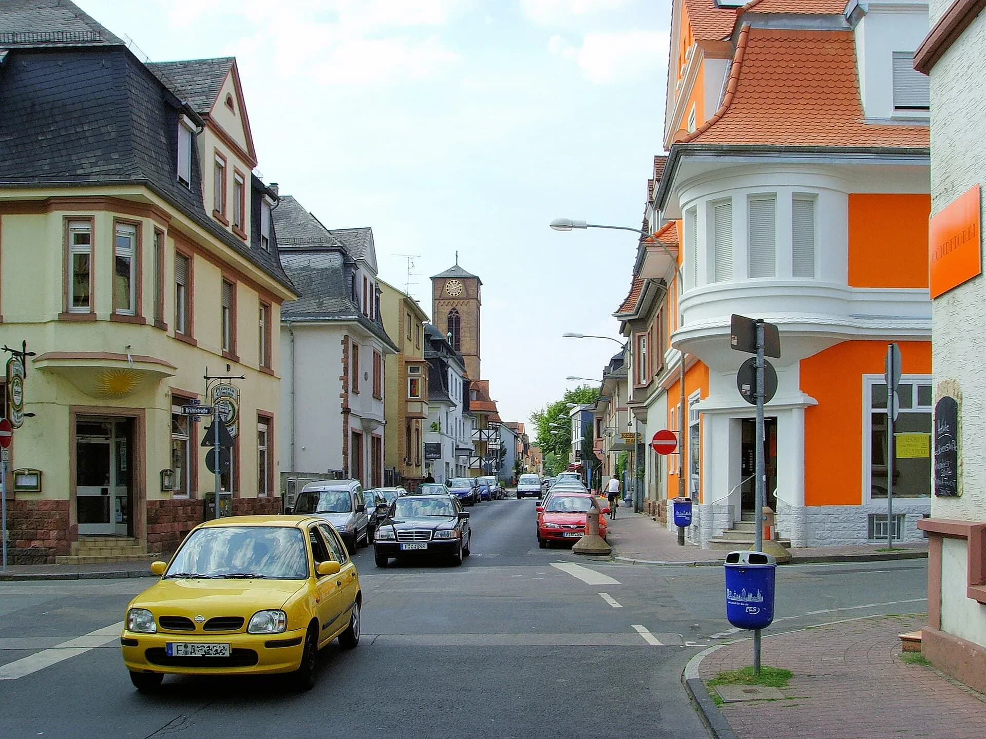 Nassauer Straße im Ortskern von Frankfurt Heddernheim