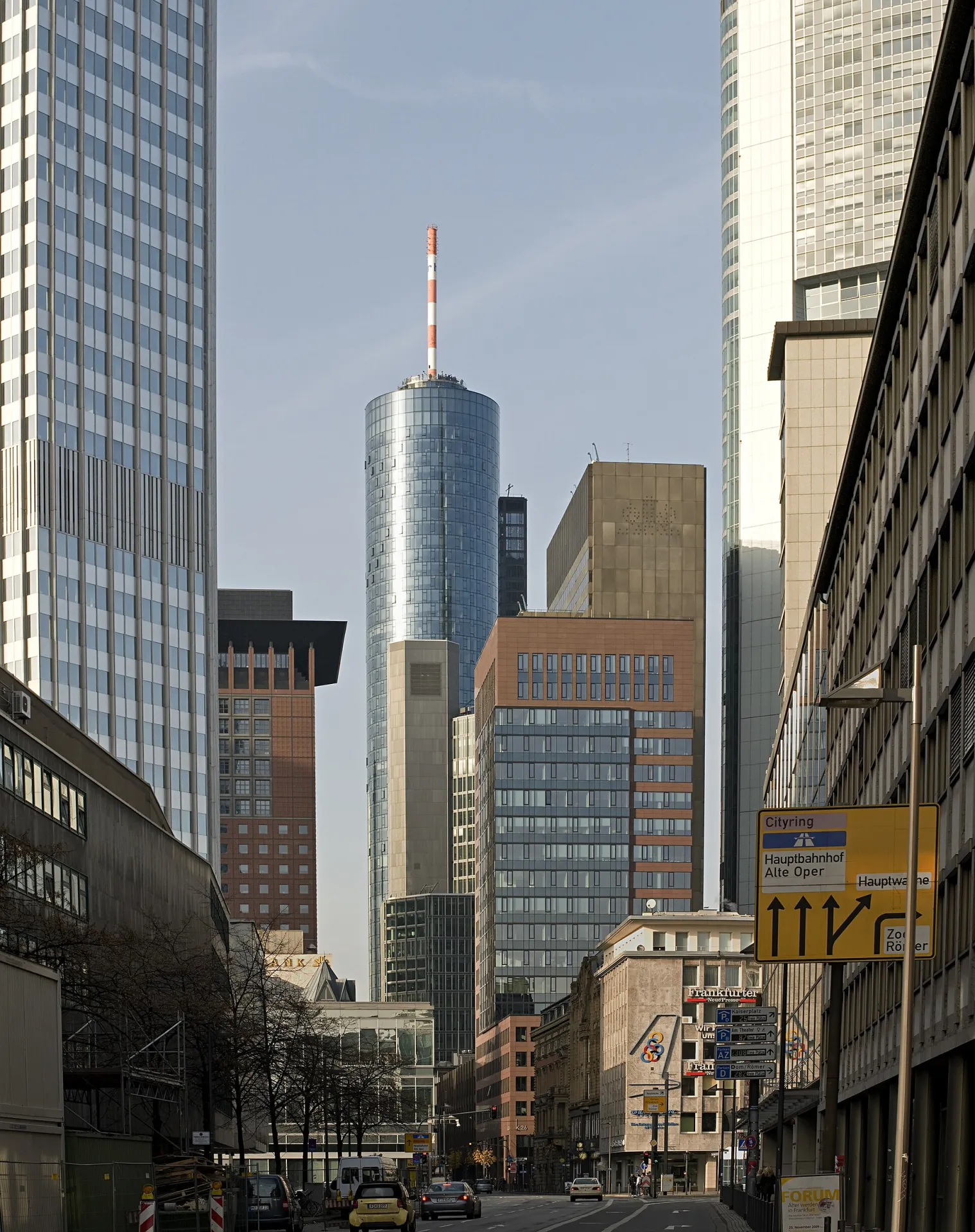 Hochhäuser an der Neuen Mainzer Straße in Frankfurt