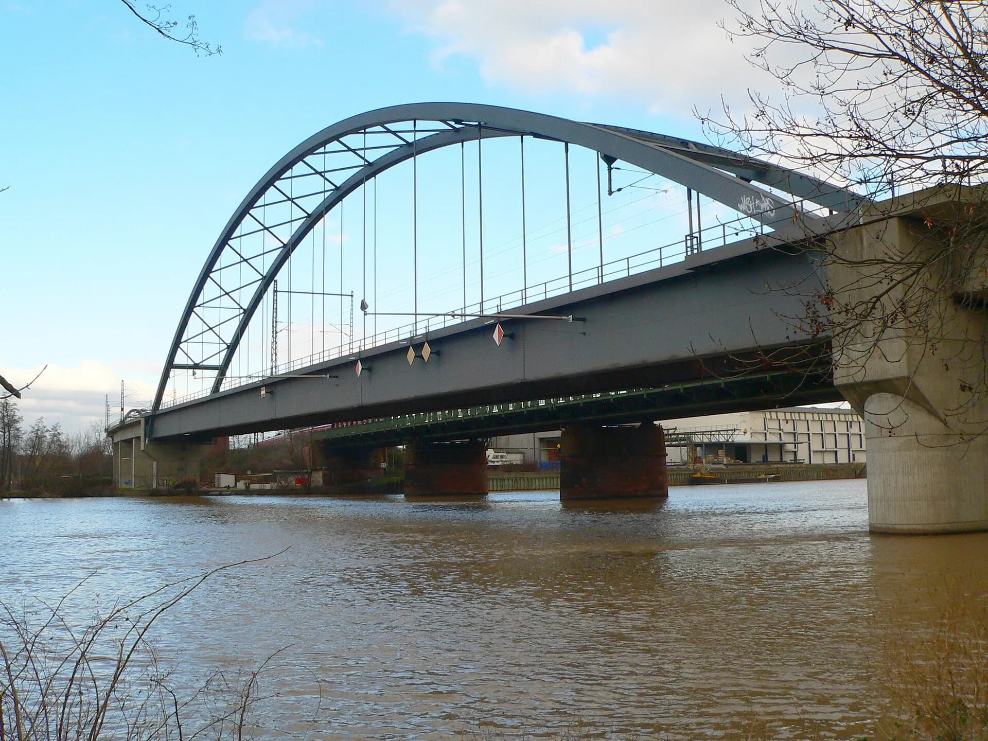 Neue Niederräder Brücke über den Main in Frankfurt am Main