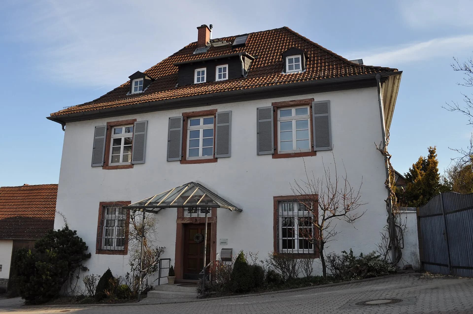 Ehemaliges katholisches Pfarrhaus im Stadtteil Neuenhain in Bad Soden am Taunus